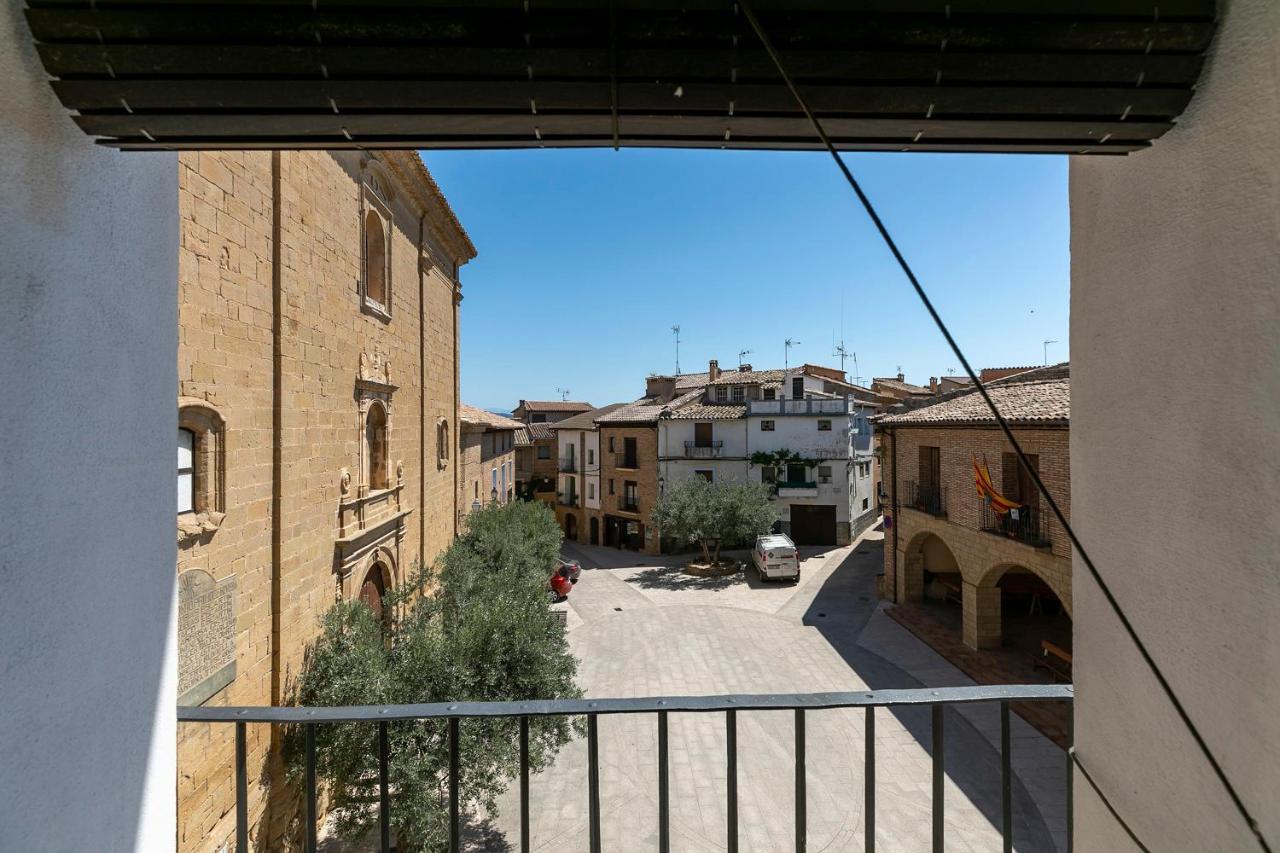 Apartamentos Vino Tinto Y Restaurante Tomate Rosa Adahuesca Eksteriør billede