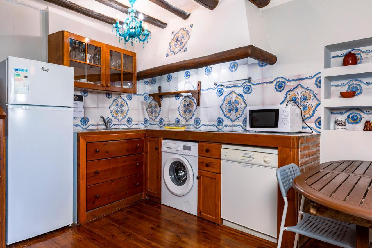 Apartamentos Vino Tinto Y Restaurante Tomate Rosa Adahuesca Eksteriør billede