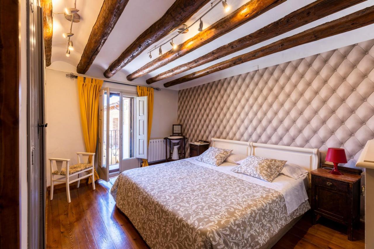 Apartamentos Vino Tinto Y Restaurante Tomate Rosa Adahuesca Eksteriør billede