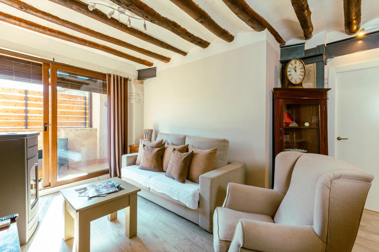 Apartamentos Vino Tinto Y Restaurante Tomate Rosa Adahuesca Eksteriør billede