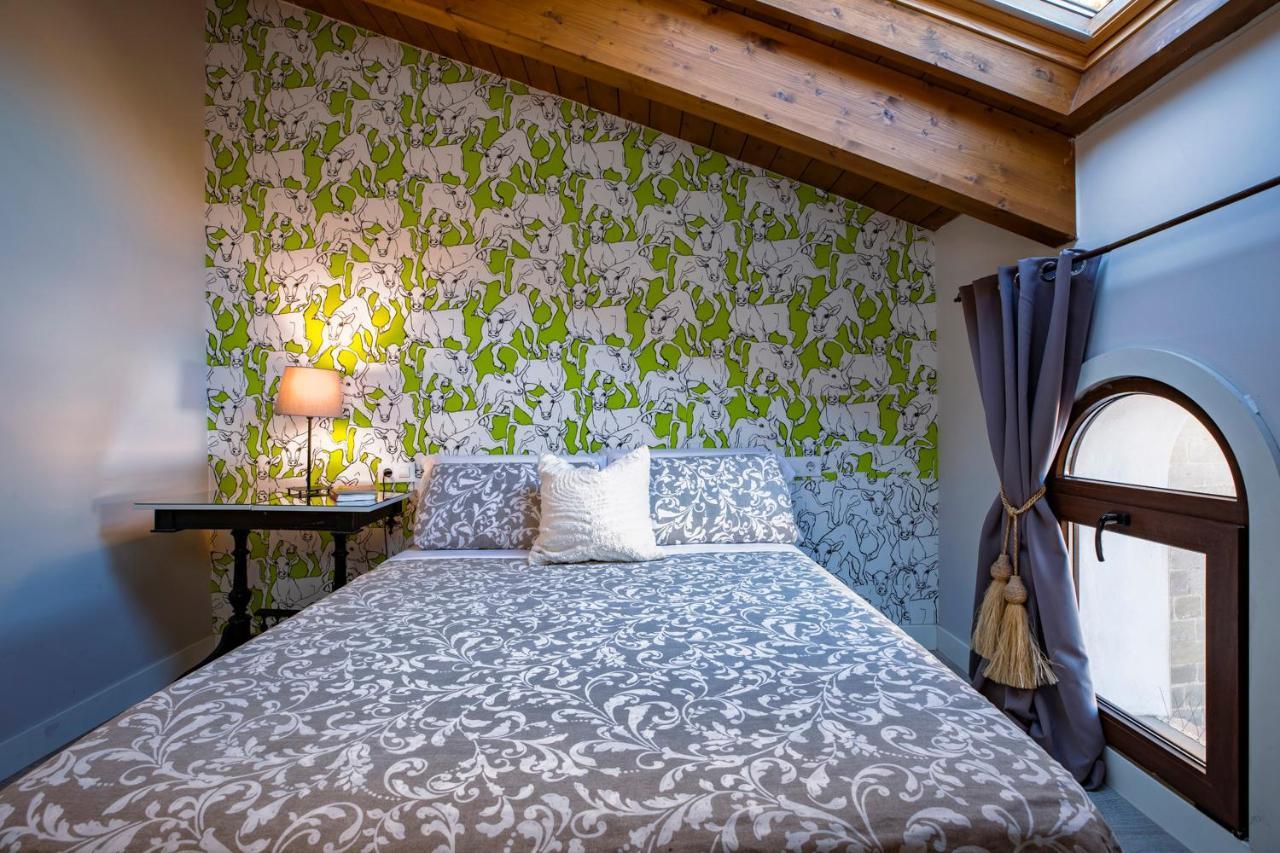Apartamentos Vino Tinto Y Restaurante Tomate Rosa Adahuesca Eksteriør billede