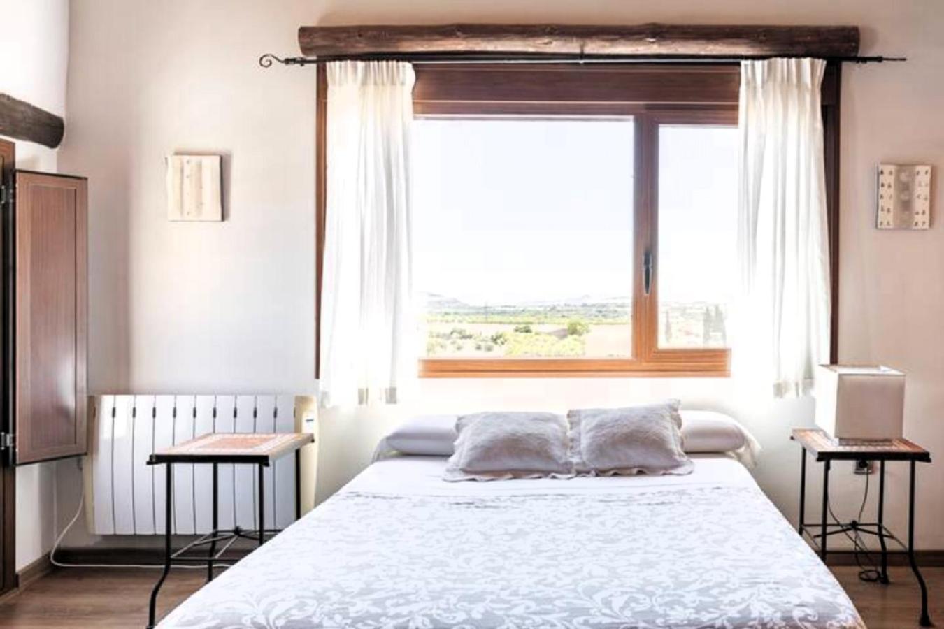 Apartamentos Vino Tinto Y Restaurante Tomate Rosa Adahuesca Eksteriør billede