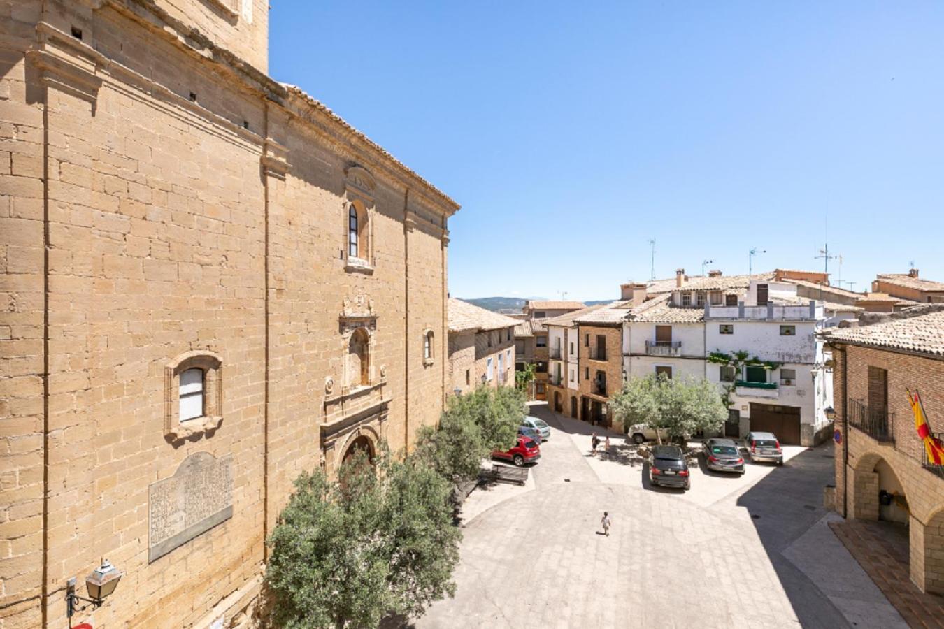 Apartamentos Vino Tinto Y Restaurante Tomate Rosa Adahuesca Eksteriør billede