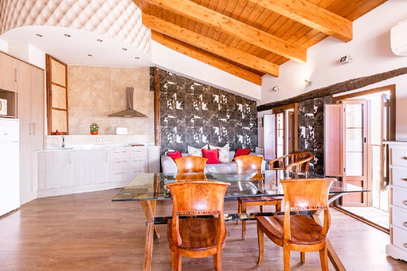 Apartamentos Vino Tinto Y Restaurante Tomate Rosa Adahuesca Eksteriør billede