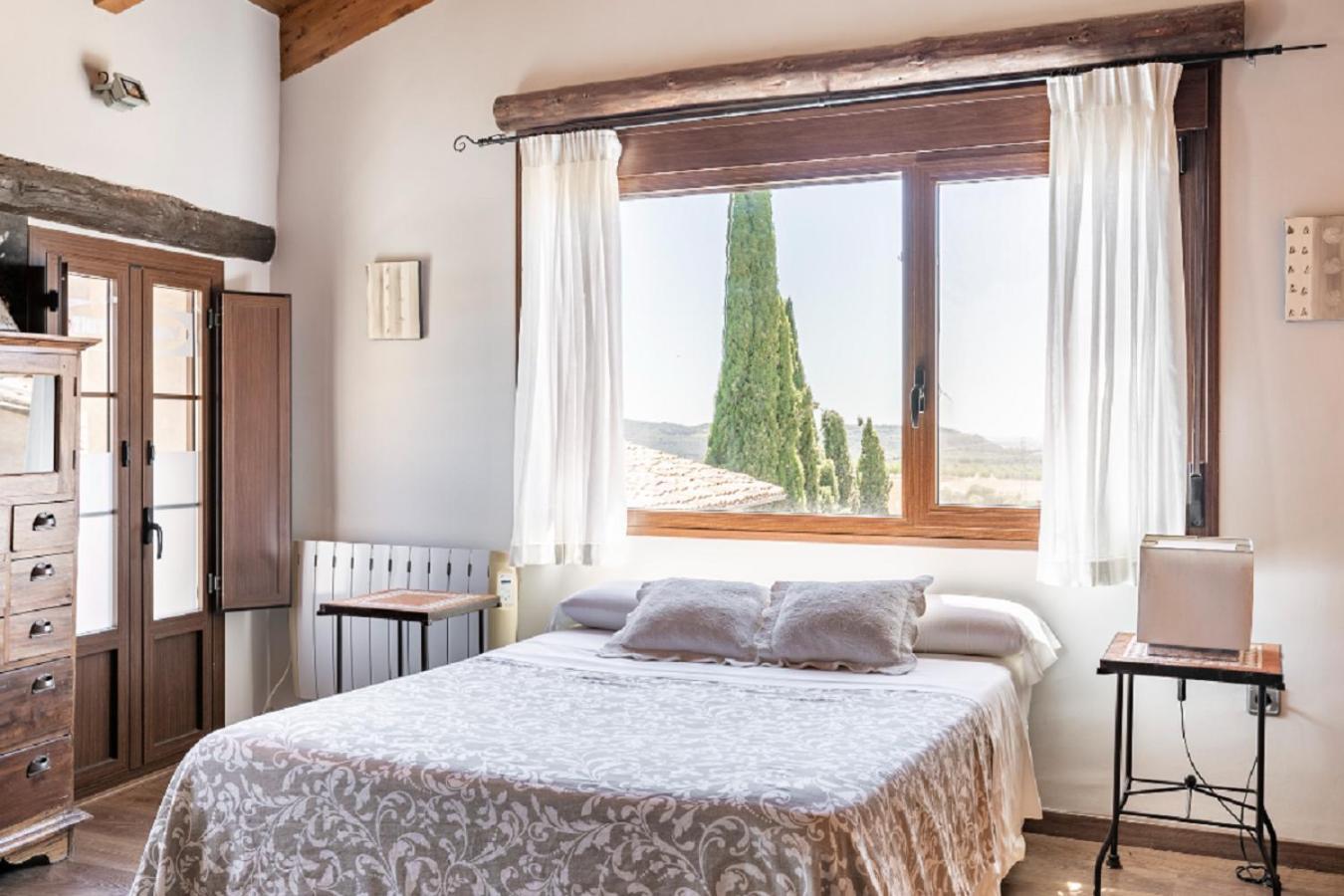 Apartamentos Vino Tinto Y Restaurante Tomate Rosa Adahuesca Eksteriør billede