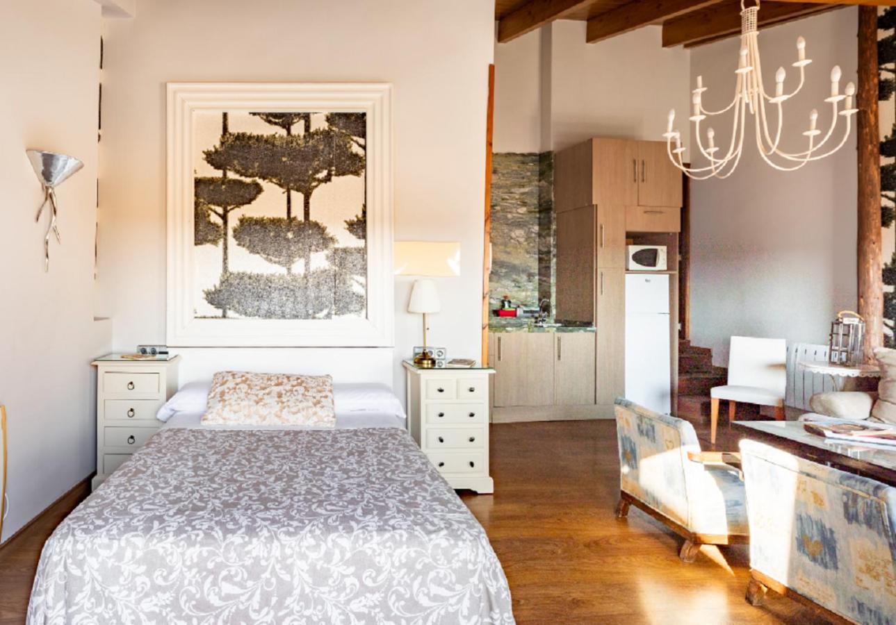 Apartamentos Vino Tinto Y Restaurante Tomate Rosa Adahuesca Eksteriør billede