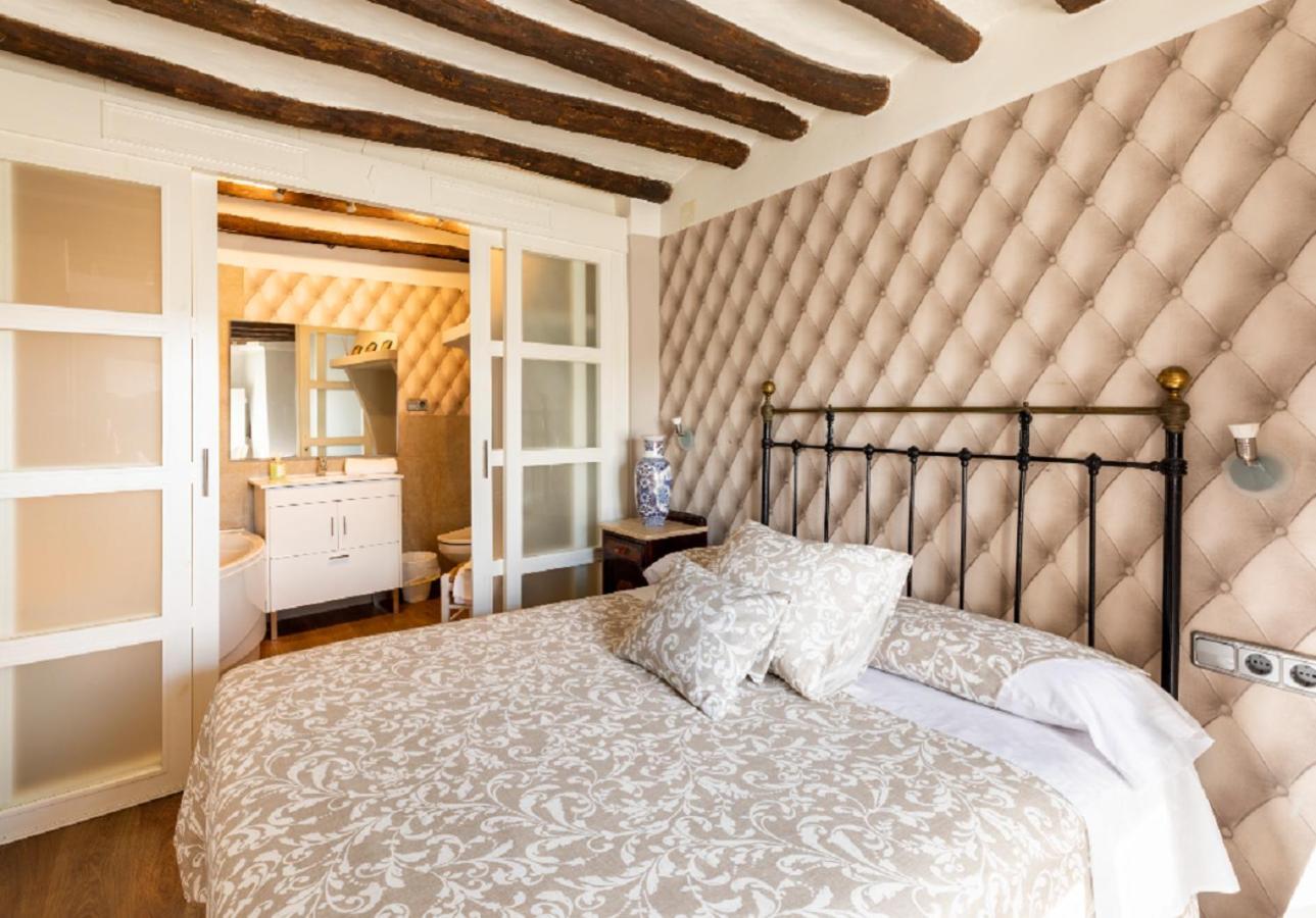 Apartamentos Vino Tinto Y Restaurante Tomate Rosa Adahuesca Eksteriør billede
