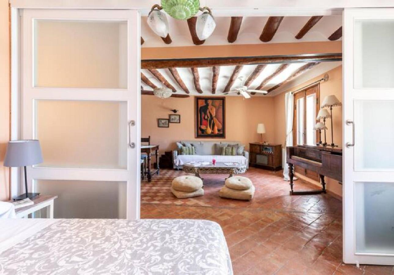 Apartamentos Vino Tinto Y Restaurante Tomate Rosa Adahuesca Eksteriør billede