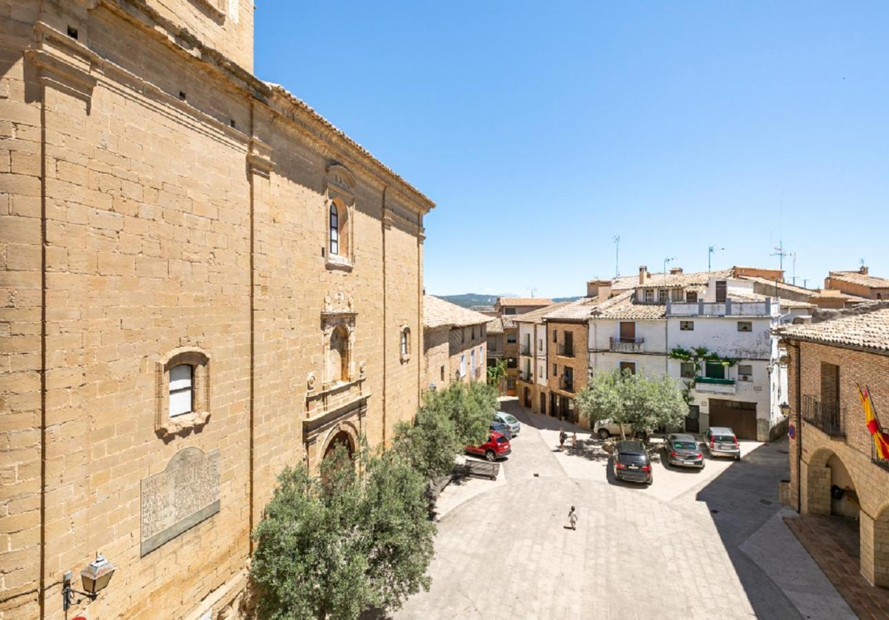 Apartamentos Vino Tinto Y Restaurante Tomate Rosa Adahuesca Eksteriør billede