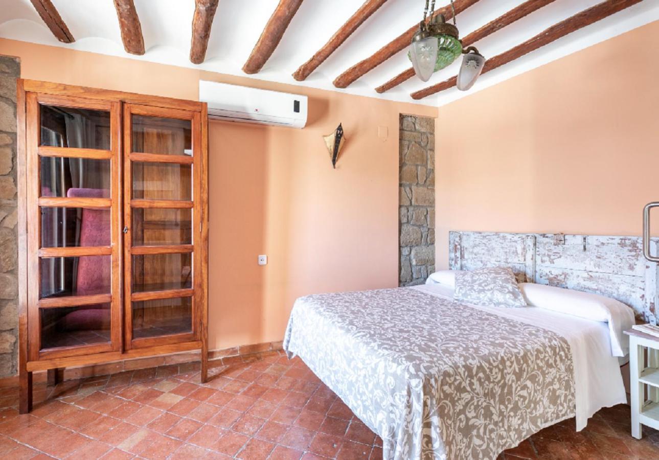 Apartamentos Vino Tinto Y Restaurante Tomate Rosa Adahuesca Eksteriør billede