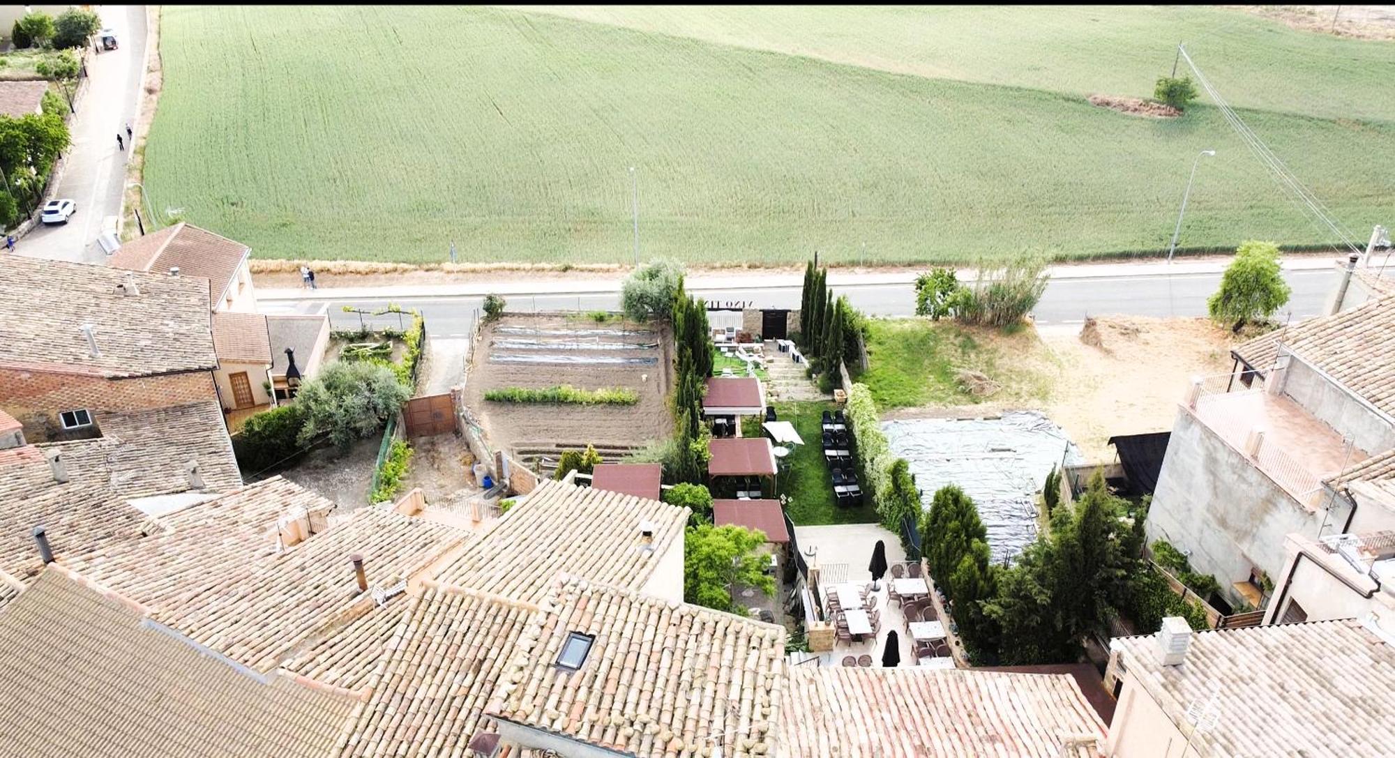 Apartamentos Vino Tinto Y Restaurante Tomate Rosa Adahuesca Eksteriør billede